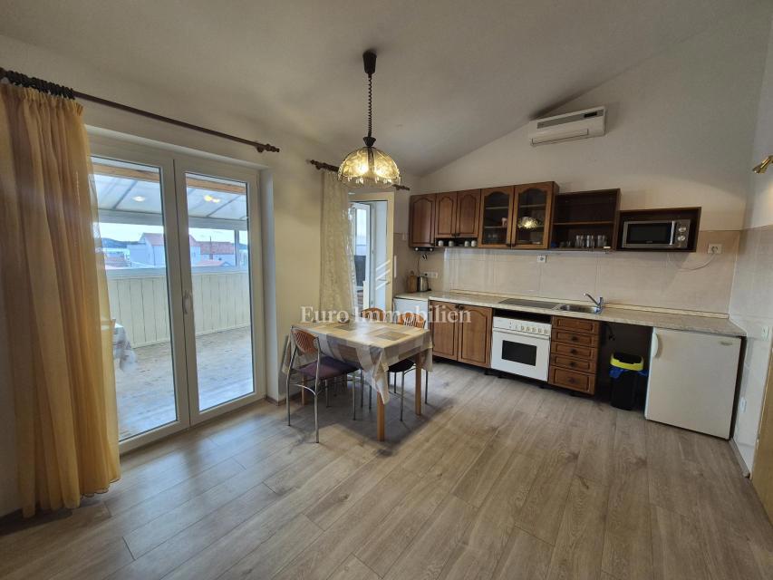 Vodice - hiša s 3 apartmaji