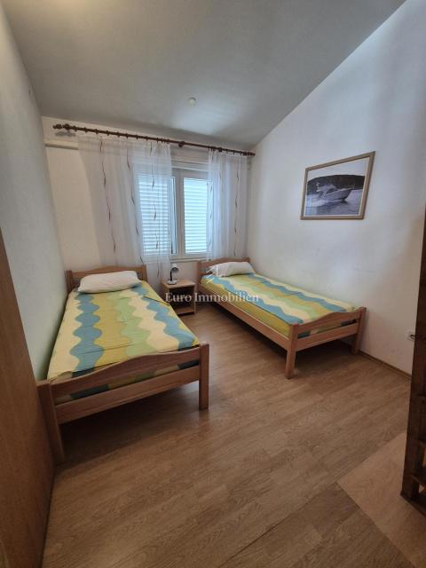 Vodice - hiša s 3 apartmaji
