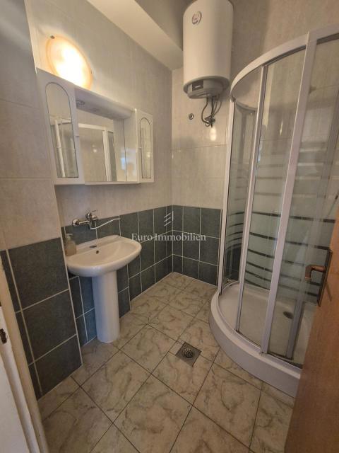 Vodice - hiša s 3 apartmaji