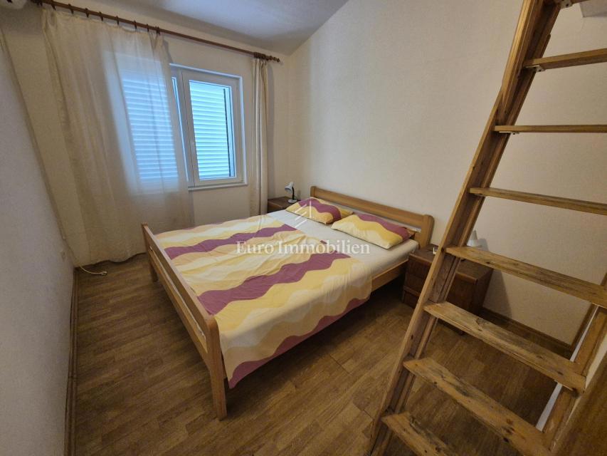Vodice - hiša s 3 apartmaji