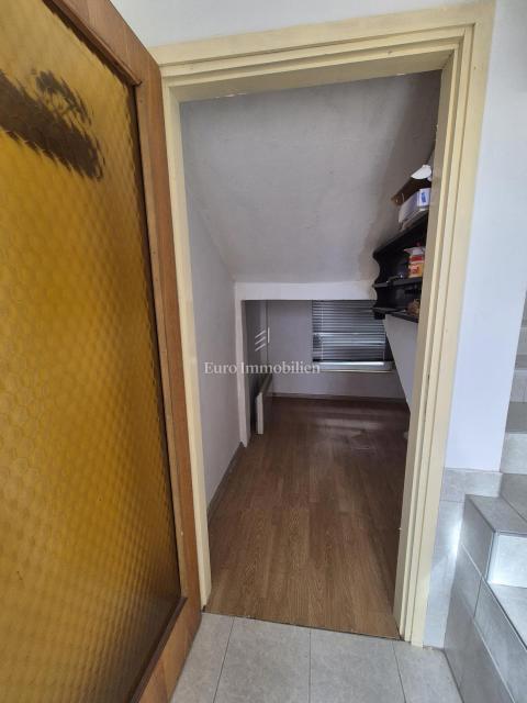 Vodice - hiša s 3 apartmaji