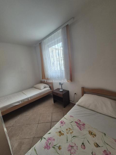 Vodice - hiša s 3 apartmaji