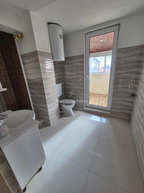 Vodice - hiša s 3 apartmaji