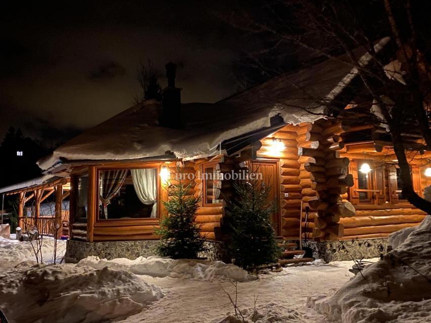 Kupjak - lesena hiša s štirimi objekti