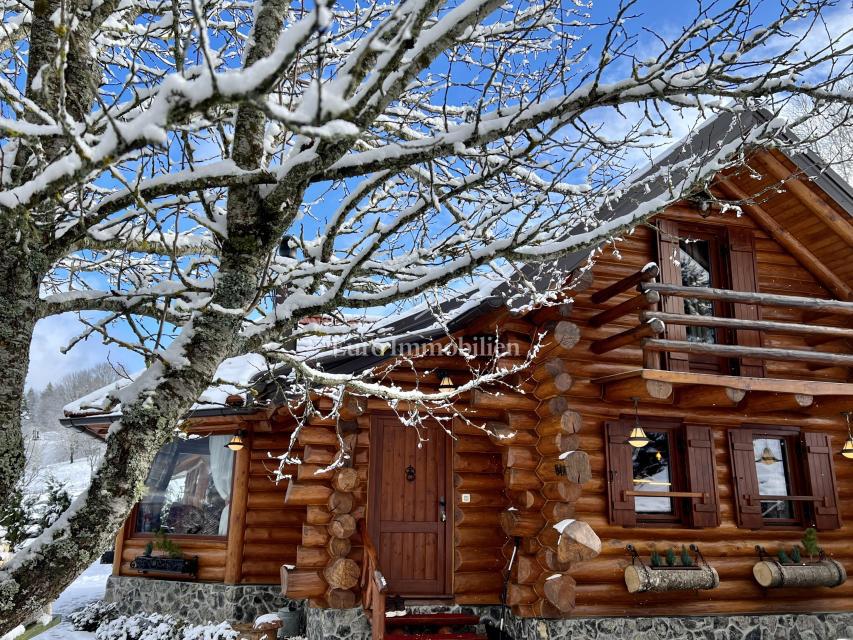 Kupjak - lesena hiša s štirimi objekti