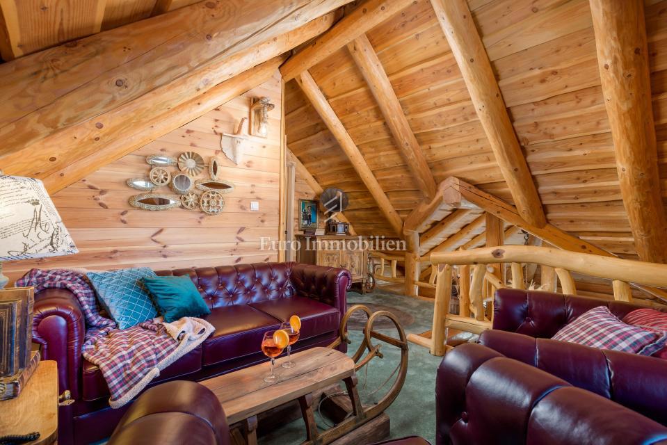 Kupjak - lesena hiša s štirimi objekti