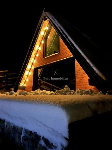 Kupjak - lesena hiša s štirimi objekti