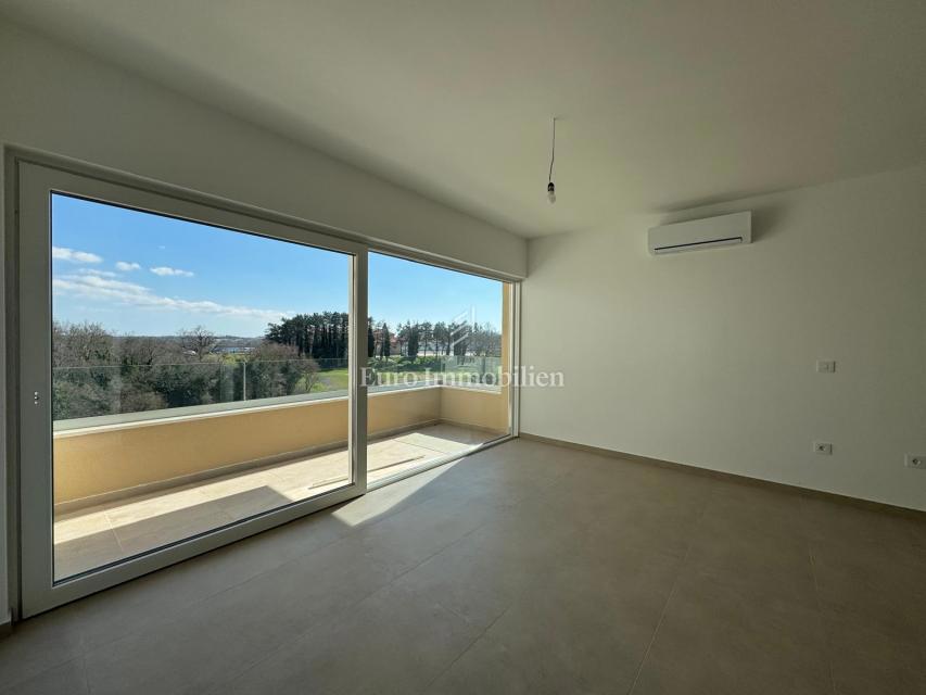 Istra - apartma s teraso in balkonom, novogradnja