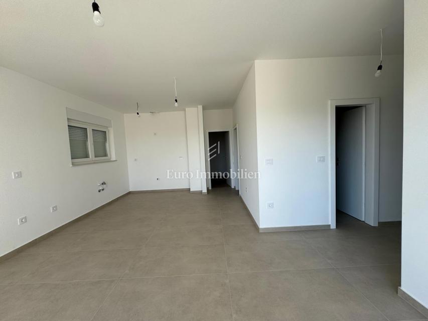 Istra - apartma s teraso in balkonom, novogradnja