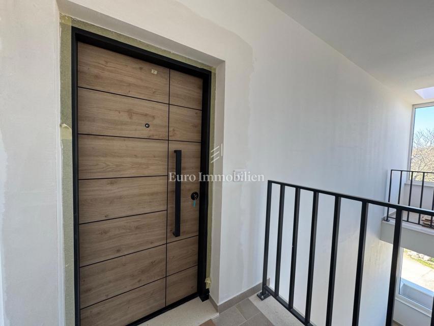 Istra - apartma s teraso in balkonom, novogradnja
