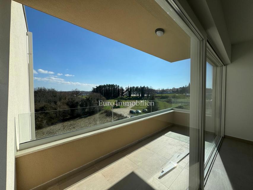 Istra - apartma s teraso in balkonom, novogradnja