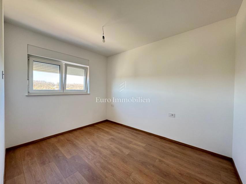 Istra - apartma s teraso in balkonom, novogradnja