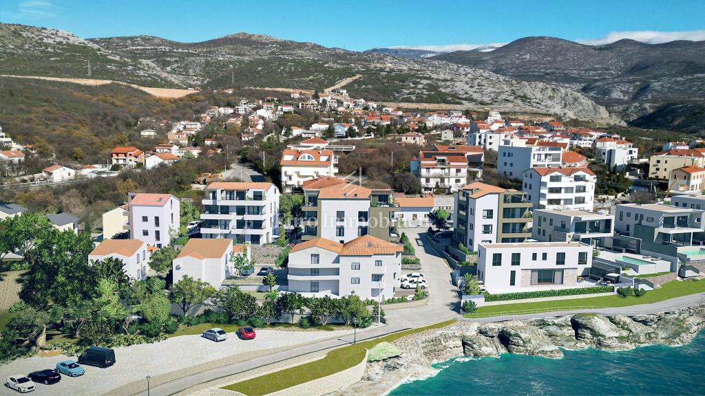 Povile - apartma v novi stavbi, 30m od plaže