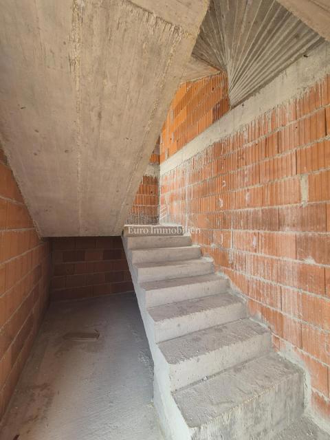 Novo stanovanje s strešno teraso in pogledom na morje