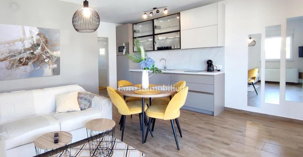 Samostojna hiša s 4 apartmaji - otok Krk, Malinska