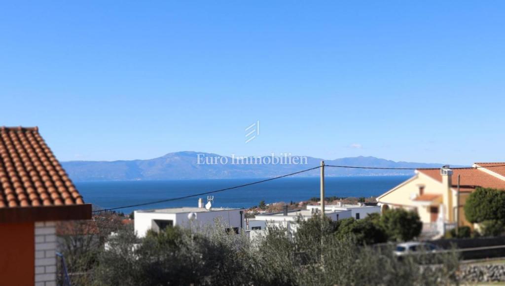 Samostojna hiša s 4 apartmaji - otok Krk, Malinska