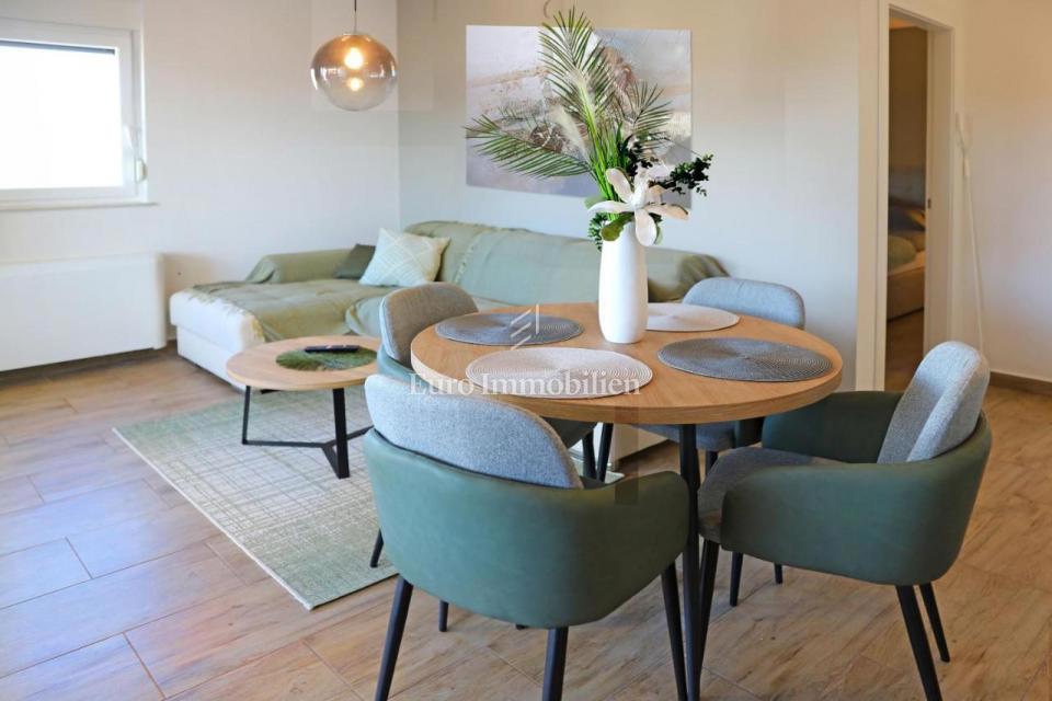 Samostojna hiša s 4 apartmaji - otok Krk, Malinska