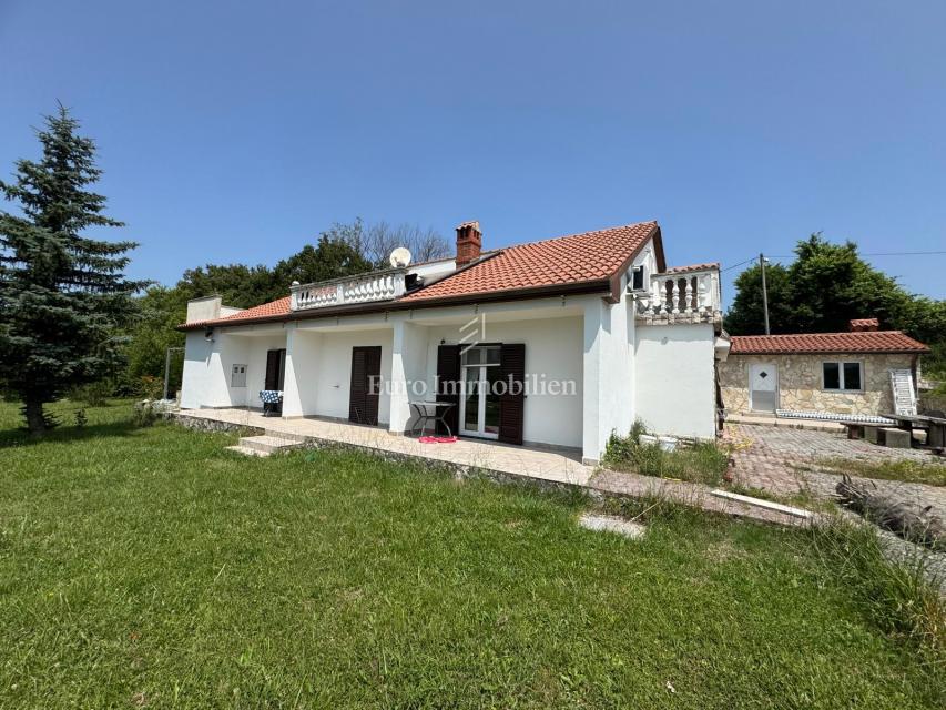 Labin - družinska hiša z velikim vrtom