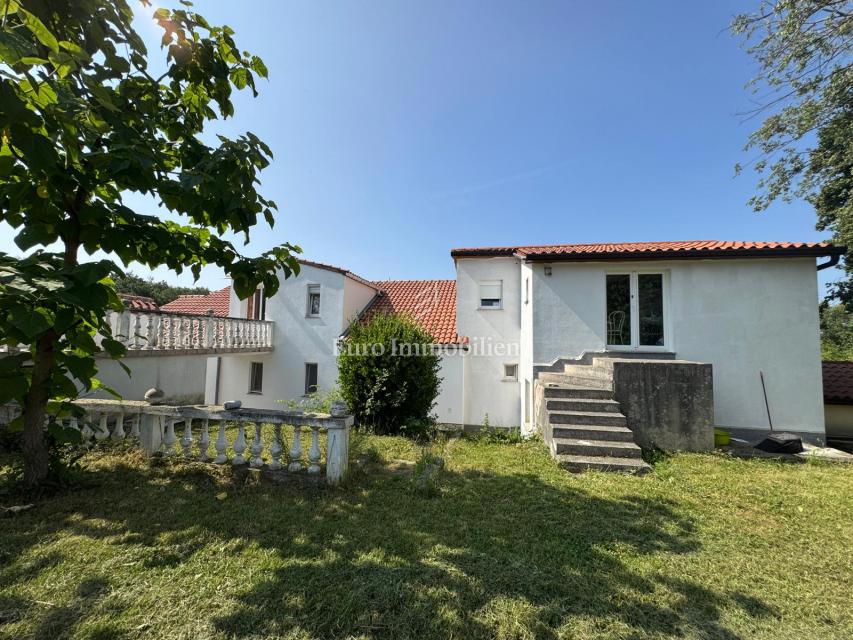 Labin - družinska hiša z velikim vrtom