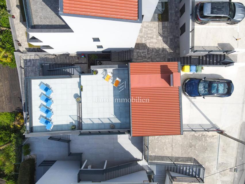 Crikvenica - hiša z vrtom in strešno teraso