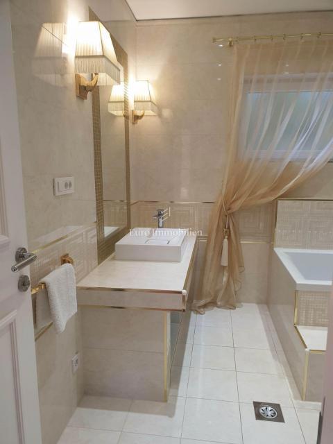 Dramalj - hiša s tremi apartmaji na odlični lokaciji