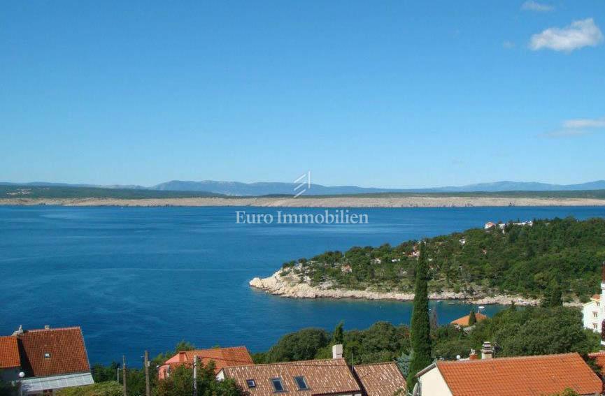 Dramalj - hiša s tremi apartmaji na odlični lokaciji