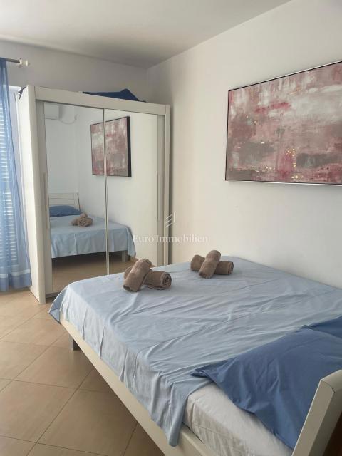 Dramalj - hiša s tremi apartmaji na odlični lokaciji