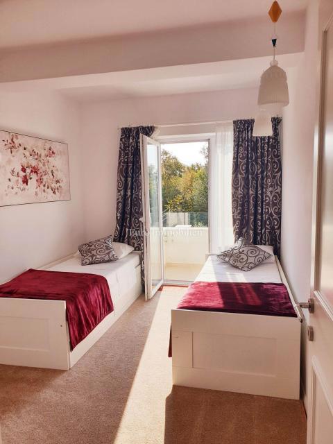 Dramalj - hiša s tremi apartmaji na odlični lokaciji
