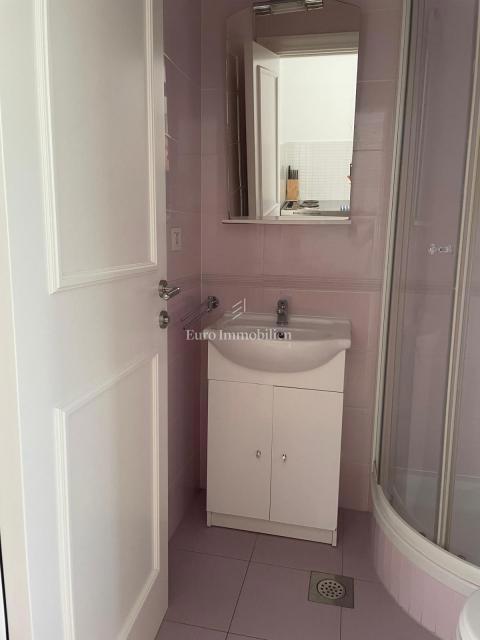 Dramalj - hiša s tremi apartmaji na odlični lokaciji