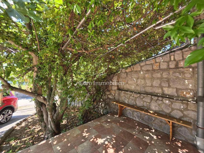 Novi Vinodolski, Smokvica Krmpotska, hiša z dvema apartmajema