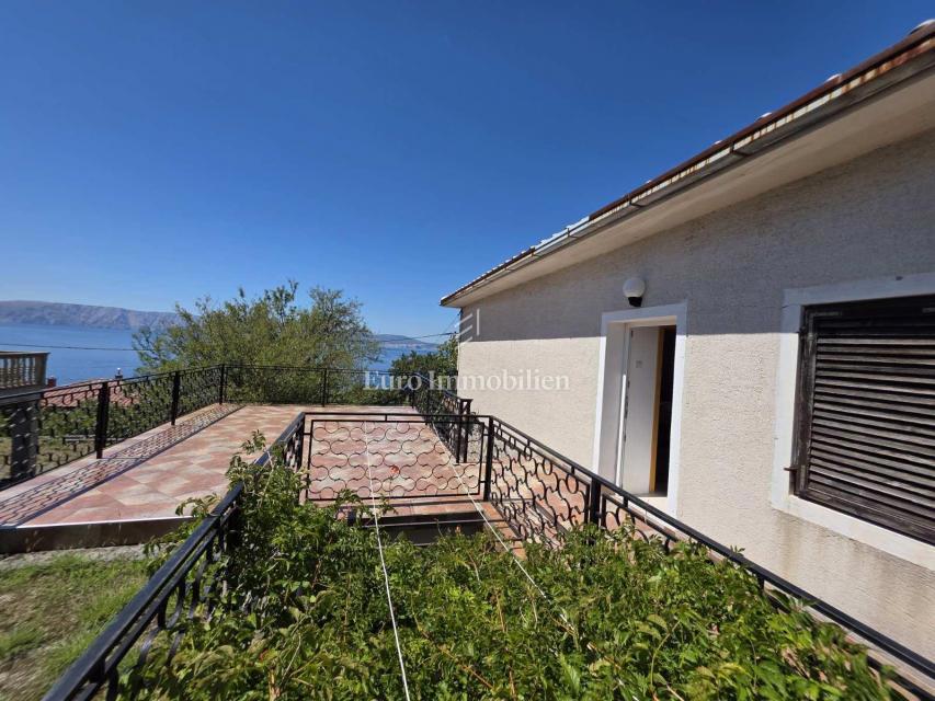 Novi Vinodolski, Smokvica Krmpotska, hiša z dvema apartmajema