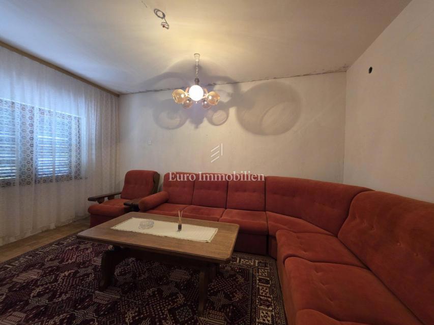 Novi Vinodolski, Smokvica Krmpotska, hiša z dvema apartmajema