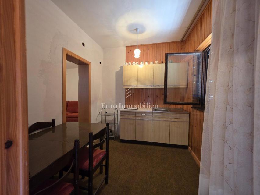 Novi Vinodolski, Smokvica Krmpotska, hiša z dvema apartmajema