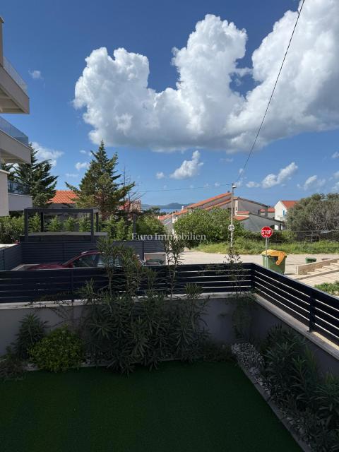 Zadar - opremljeno stanovanje z vrtom