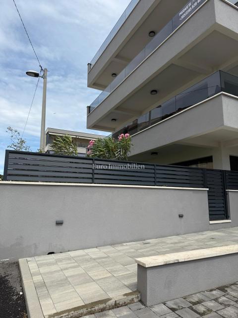 Zadar - opremljeno stanovanje z vrtom