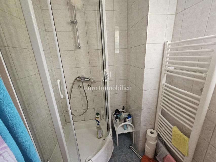 Samostojna hiša s tremi apartmaji, pogled morje - Malinska