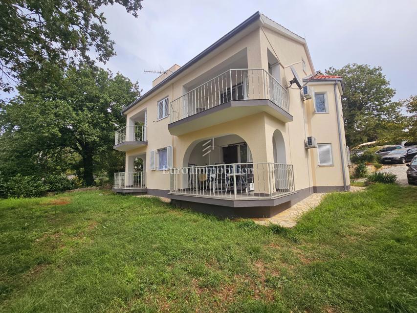Samostojna hiša s tremi apartmaji, pogled morje - Malinska
