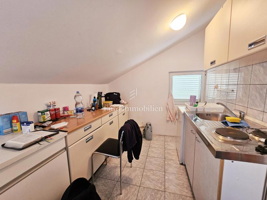 Samostojna hiša s tremi apartmaji, pogled morje - Malinska