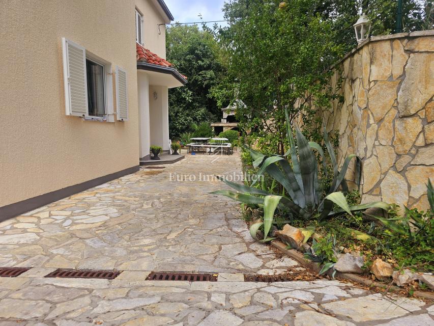 Samostojna hiša s tremi apartmaji, pogled morje - Malinska