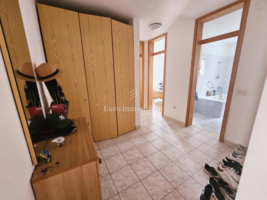 Samostojna hiša s tremi apartmaji, pogled morje - Malinska