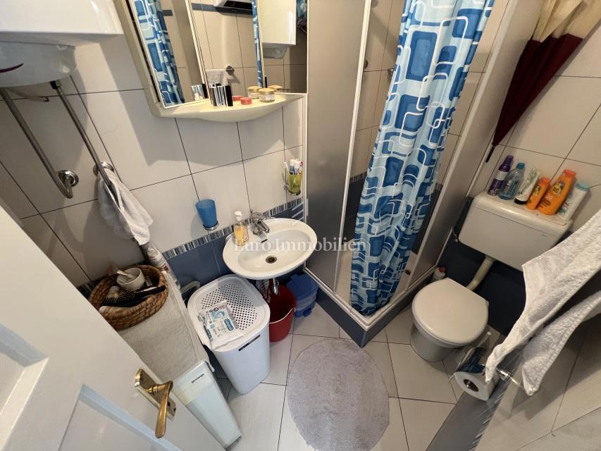 Makarska – Kamnita hiša, druga vrsta od morja