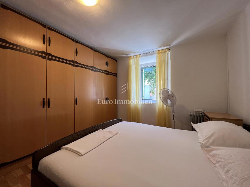 Makarska – Kamnita hiša, druga vrsta od morja