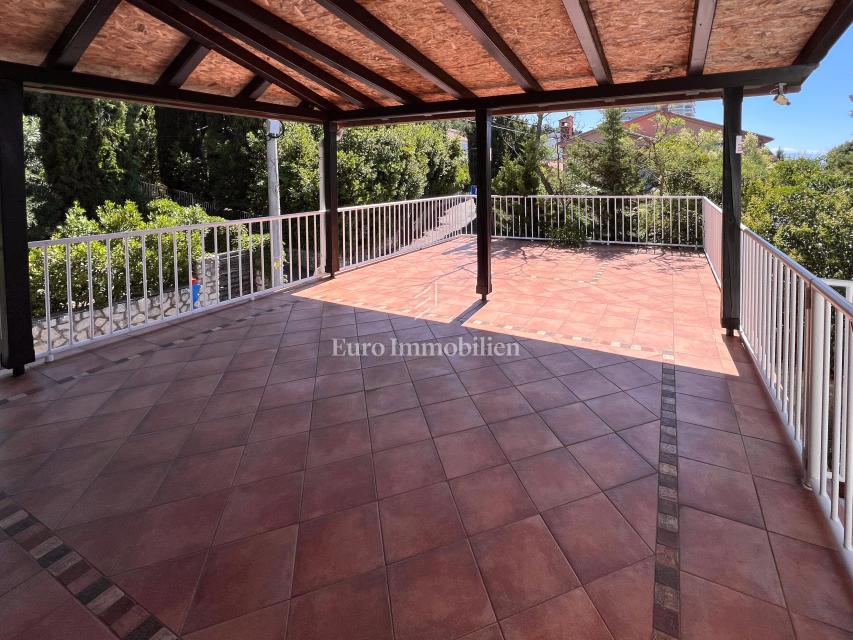 Čudovita Družinska Hiša Pristnega Sloga