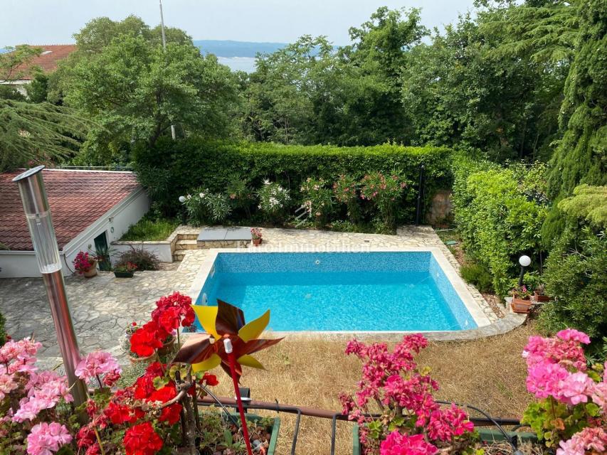 Čudovita Družinska Hiša Pristnega Sloga