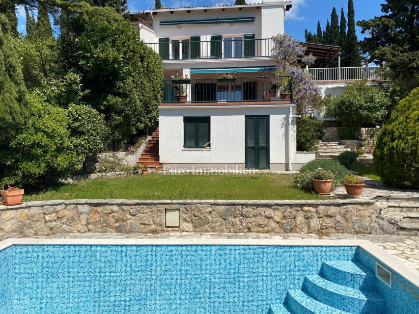 Čudovita Družinska Hiša Pristnega Sloga