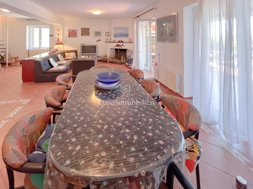 Čudovita Družinska Hiša Pristnega Sloga