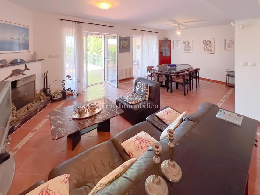 Čudovita Družinska Hiša Pristnega Sloga