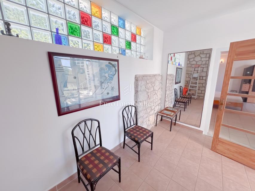 Čudovita Družinska Hiša Pristnega Sloga