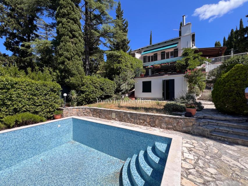 Čudovita Družinska Hiša Pristnega Sloga