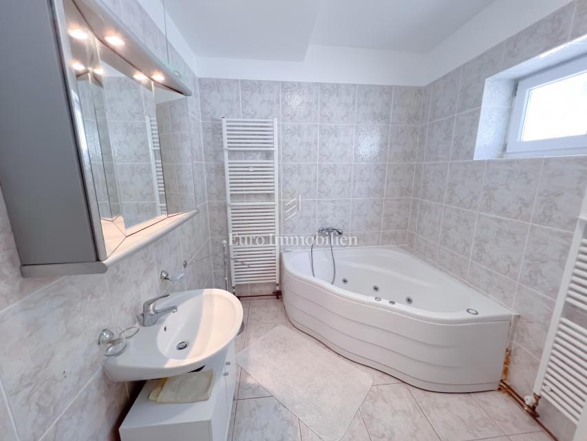 Čudovita Družinska Hiša Pristnega Sloga